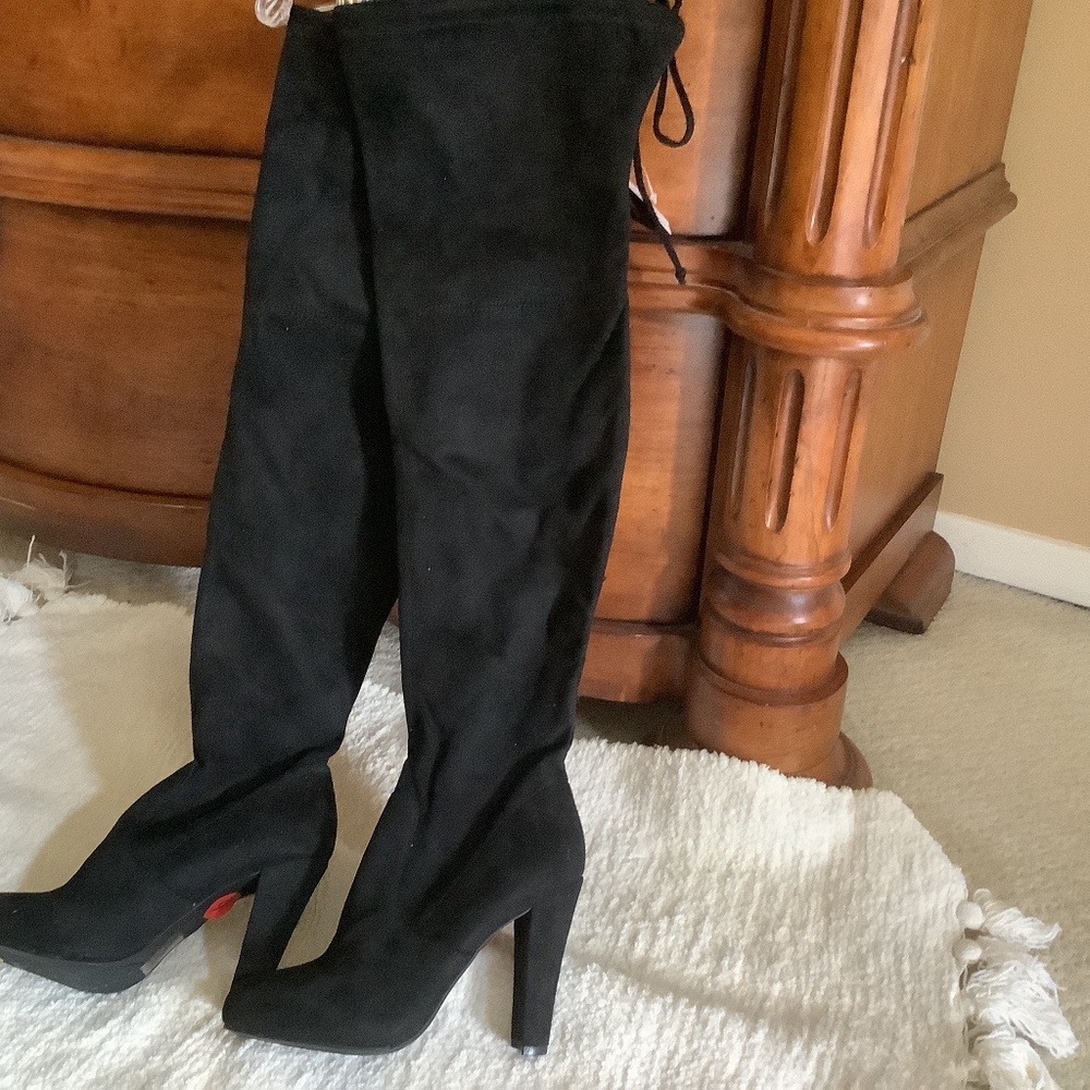 NWT Black Over the knee Zigi Soho suede boots size 6